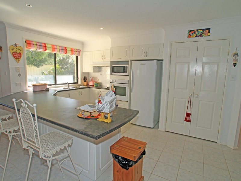 27 Inlet Avenue, Sussex Inlet NSW 2540