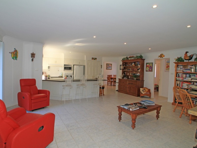 27 Inlet Avenue, Sussex Inlet NSW 2540