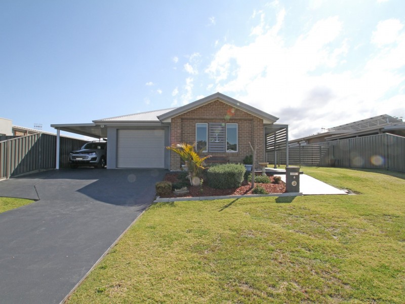6 Chichester Road, Sussex Inlet NSW 2540
