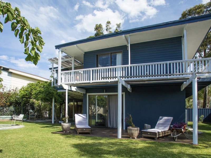 27 Edgewater Avenue, Sussex Inlet NSW 2540
