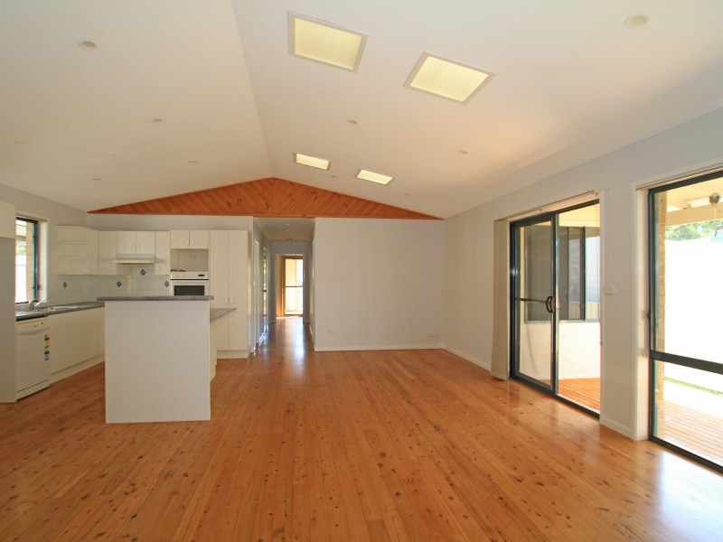 9 Greentree Avenue, Sussex Inlet NSW 2540