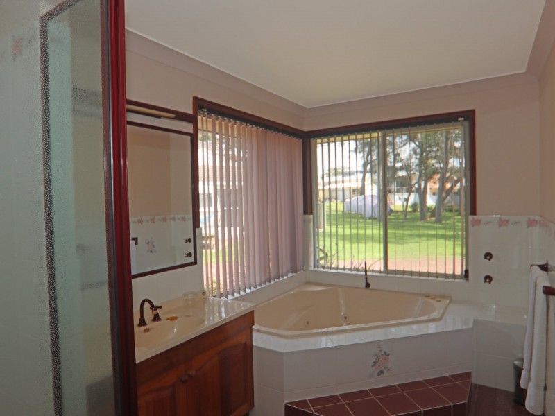 41 Ray Street, Sussex Inlet NSW 2540