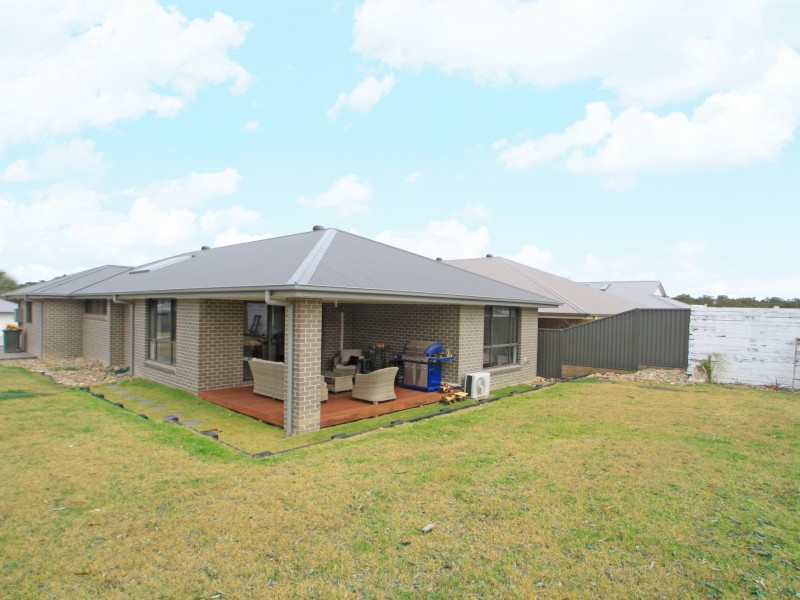 6 Hastings Parade, Sussex Inlet NSW 2540