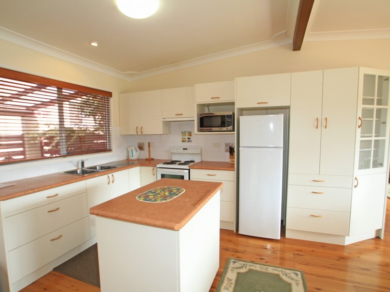 90 River Road, Sussex Inlet NSW 2540