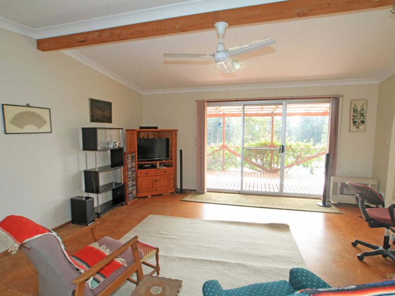 90 River Road, Sussex Inlet NSW 2540