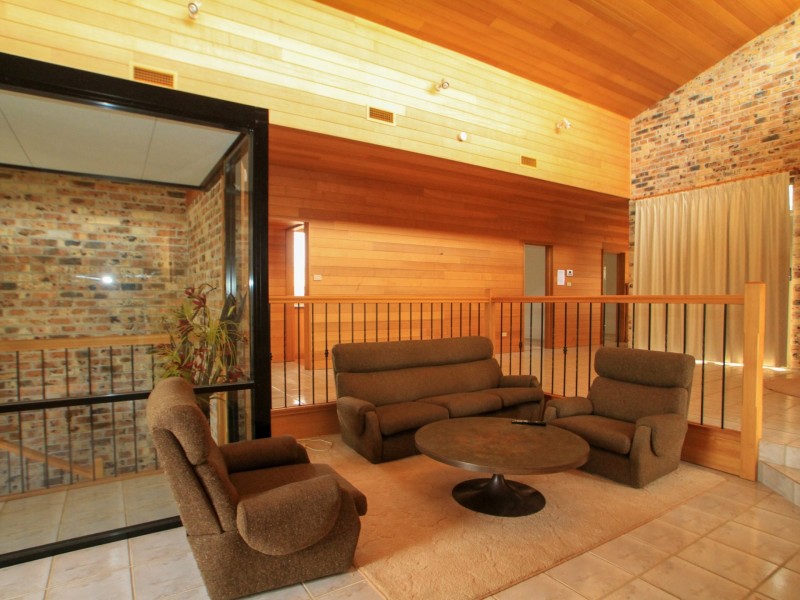 11 Paradise Crescent, Sussex Inlet NSW 2540