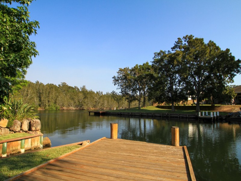 11 Paradise Crescent, Sussex Inlet NSW 2540