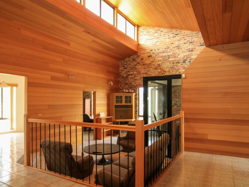 11 Paradise Crescent, Sussex Inlet NSW 2540