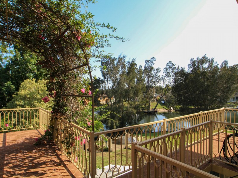 11 Paradise Crescent, Sussex Inlet NSW 2540