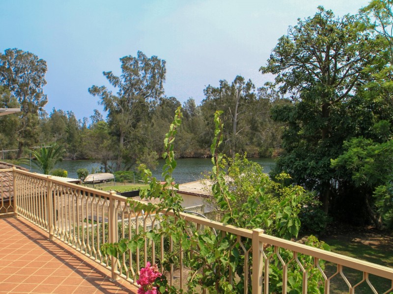 11 Paradise Crescent, Sussex Inlet NSW 2540