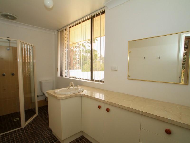 11 Paradise Crescent, Sussex Inlet NSW 2540