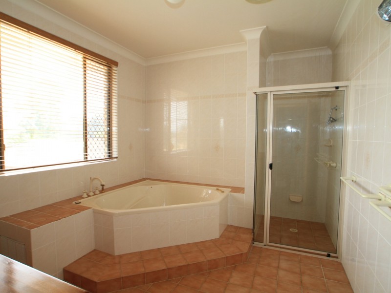 11 Paradise Crescent, Sussex Inlet NSW 2540