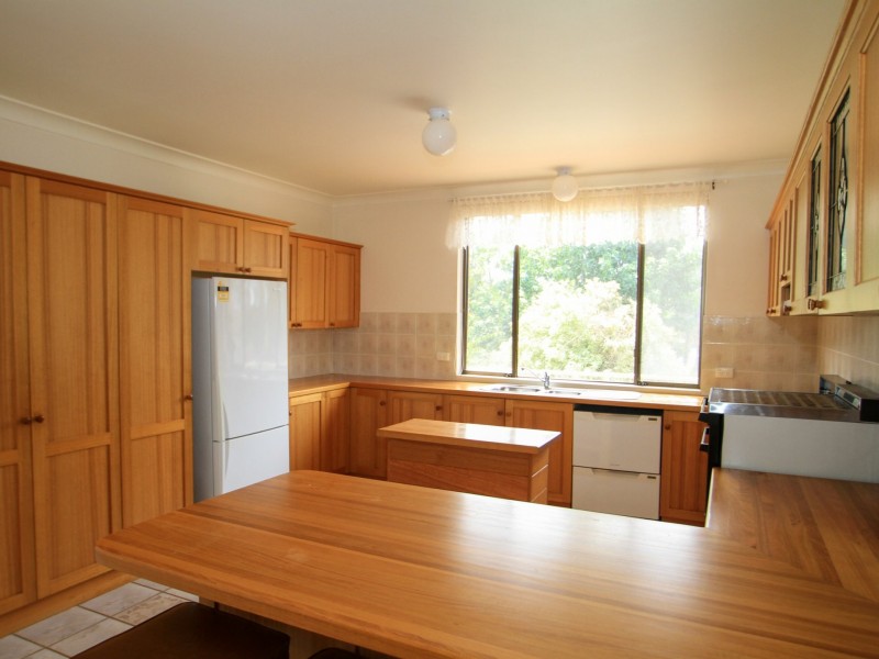 11 Paradise Crescent, Sussex Inlet NSW 2540