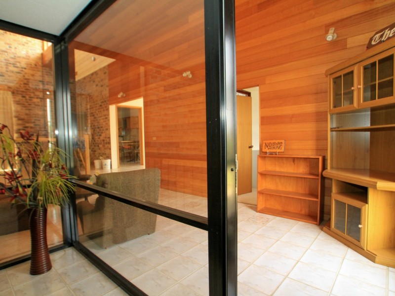 11 Paradise Crescent, Sussex Inlet NSW 2540