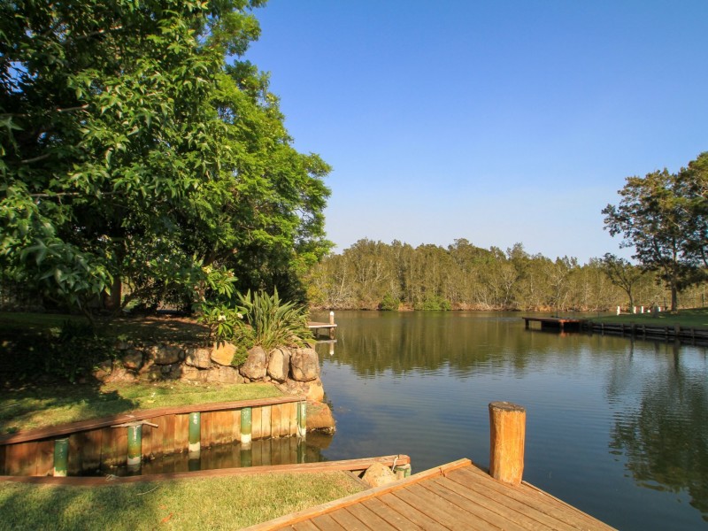 11 Paradise Crescent, Sussex Inlet NSW 2540