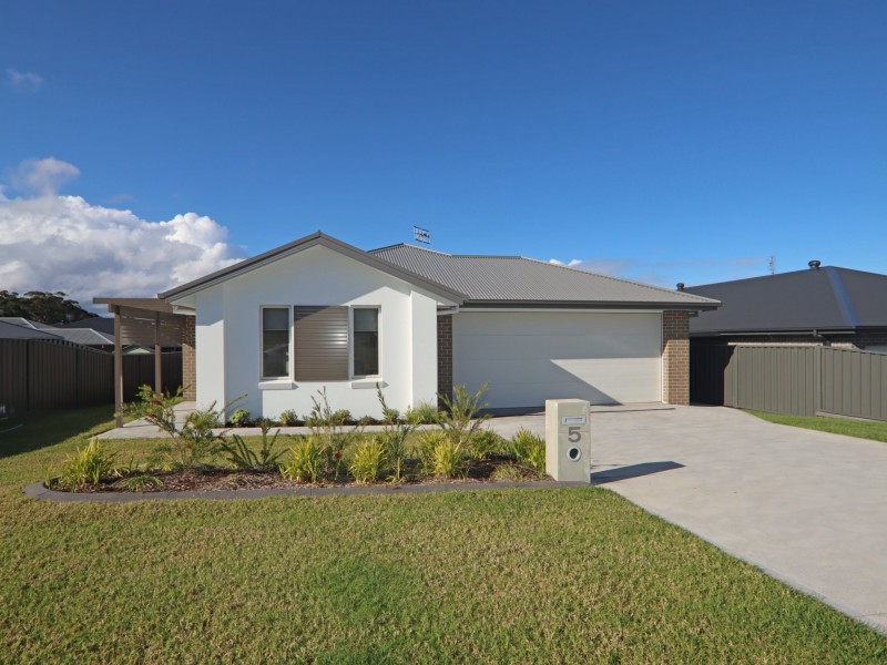 5 Hastings Parade, Sussex Inlet NSW 2540