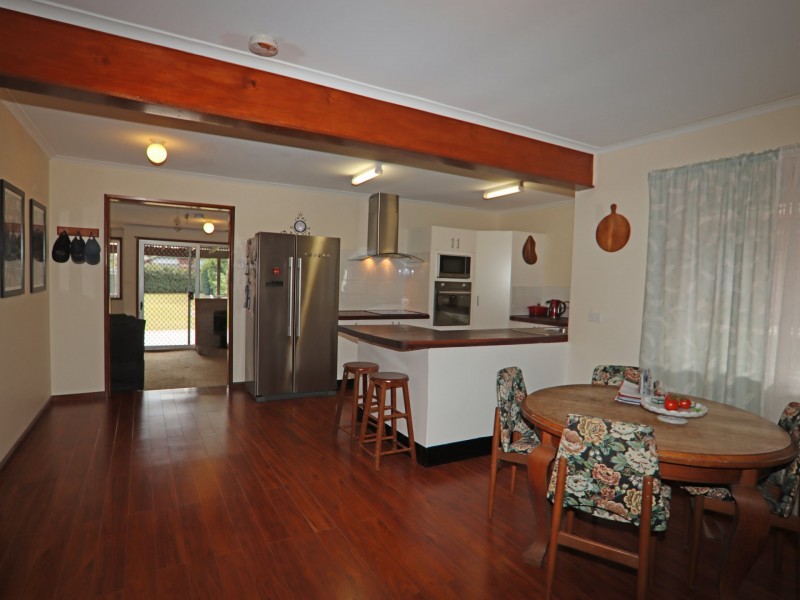 33 Ellmoos Avenue, Sussex Inlet NSW 2540