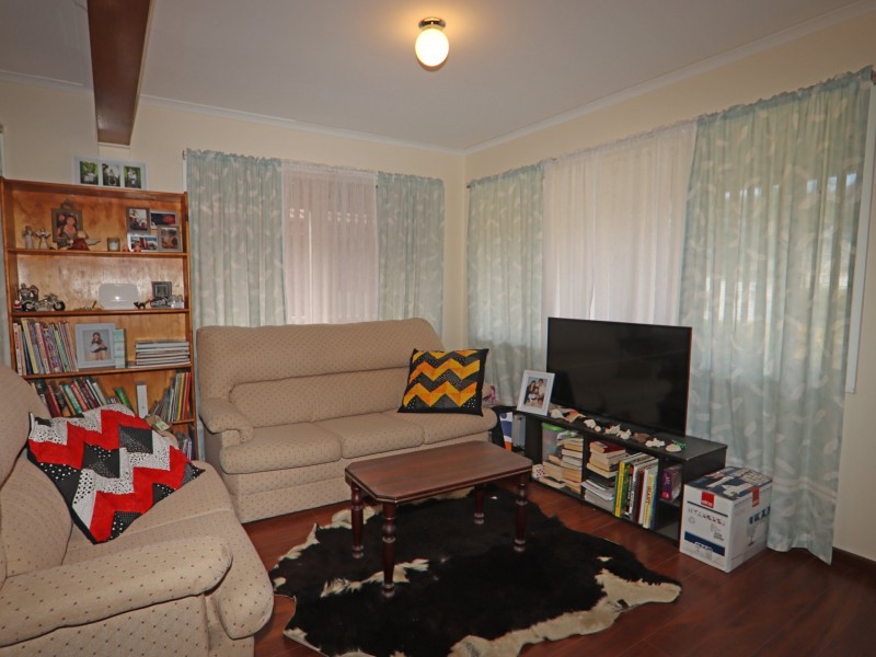 33 Ellmoos Avenue, Sussex Inlet NSW 2540