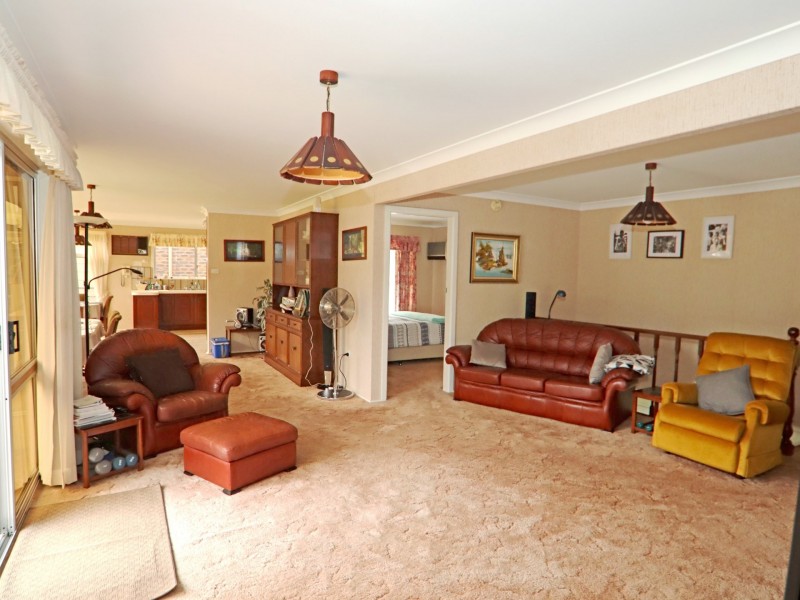10 Alamein Road, Sussex Inlet NSW 2540