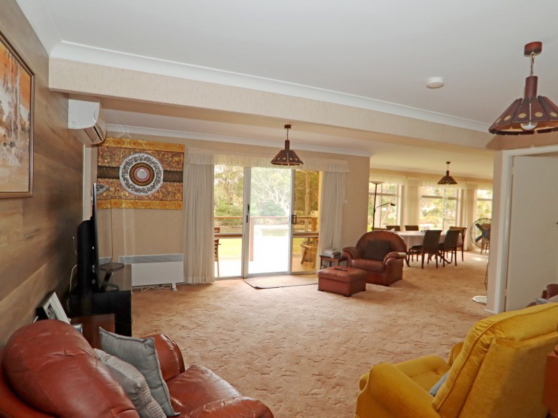 10 Alamein Road, Sussex Inlet NSW 2540