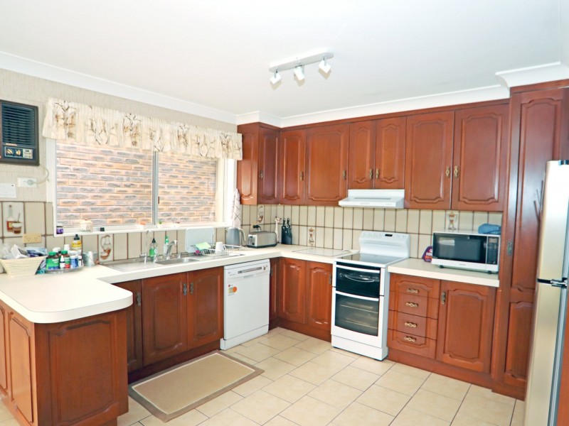 10 Alamein Road, Sussex Inlet NSW 2540