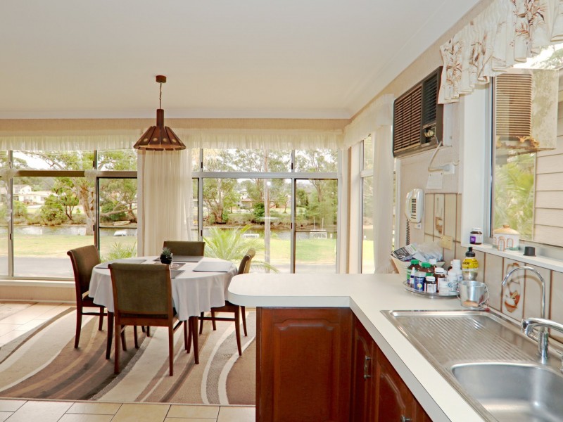 10 Alamein Road, Sussex Inlet NSW 2540