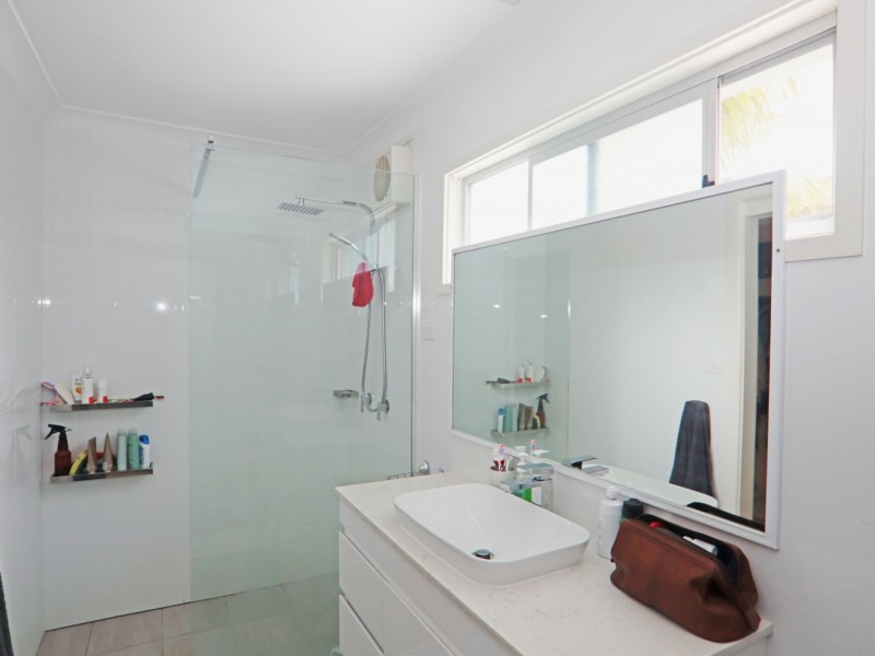 10 Alamein Road, Sussex Inlet NSW 2540