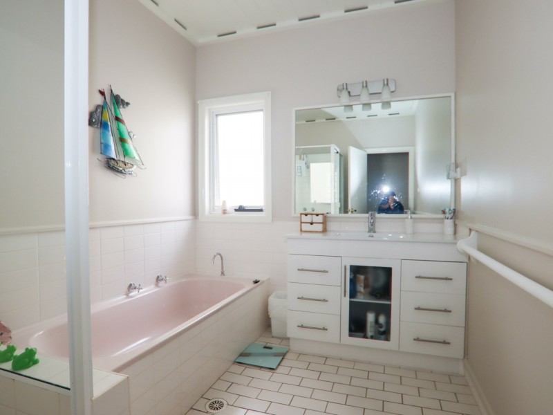 27 River Road, Sussex Inlet NSW 2540