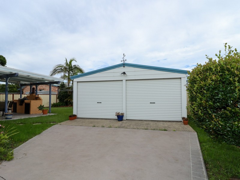 74 Sussex Inlet Road, Sussex Inlet NSW 2540