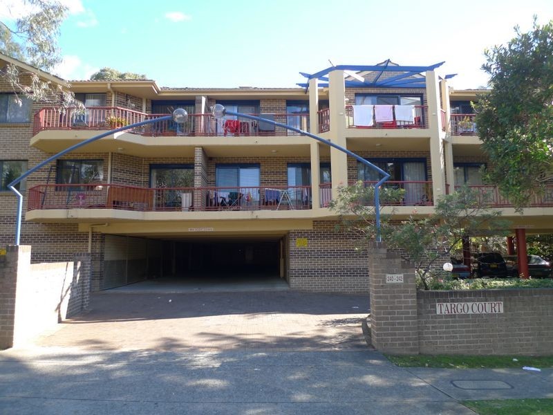 3/240-242 Targo Road, Toongabbie NSW 2146