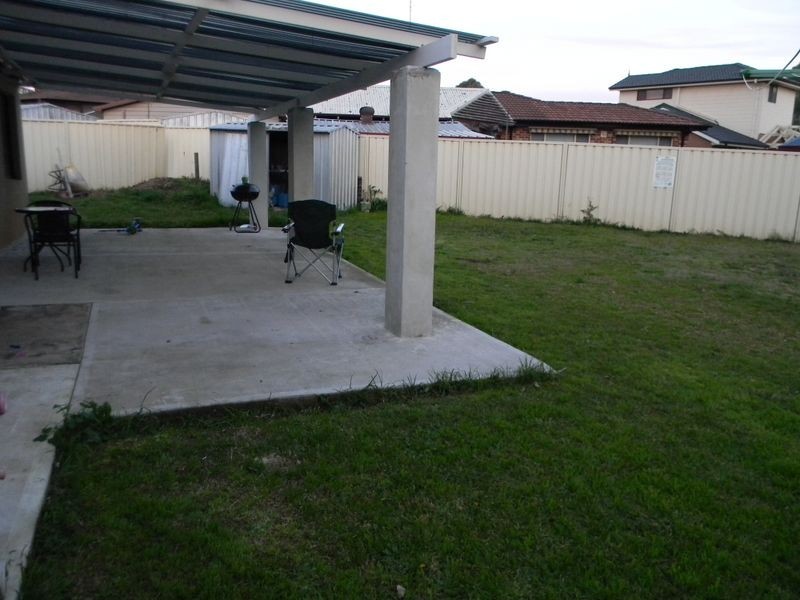 7 Pecan Close, St Clair NSW 2759