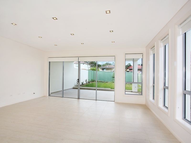 42 Scott St, Toongabbie NSW 2146