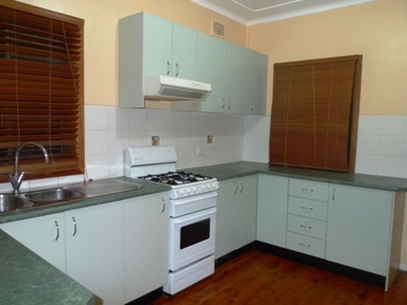 10 Preston Road, Toongabbie NSW 2146