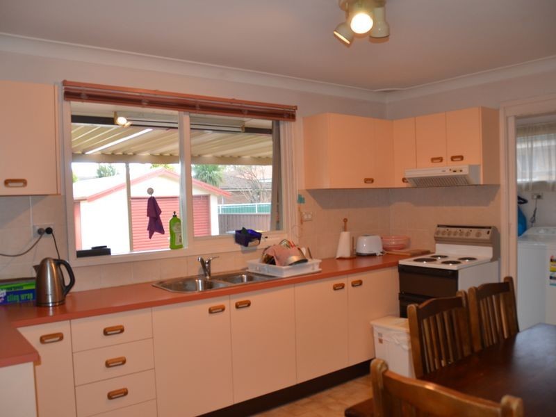 6 Greenmeadows Crescent, Toongabbie NSW 2146