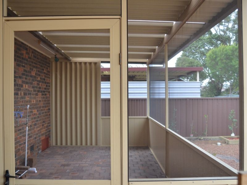 6 Greenmeadows Crescent, Toongabbie NSW 2146