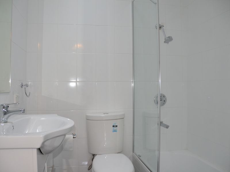 1 Derbyshire Ave, Toongabbie NSW 2146