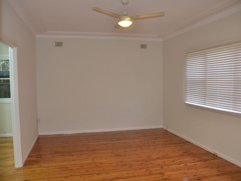 1 Derbyshire Ave, Toongabbie NSW 2146