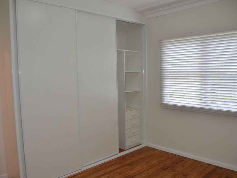 1 Derbyshire Ave, Toongabbie NSW 2146