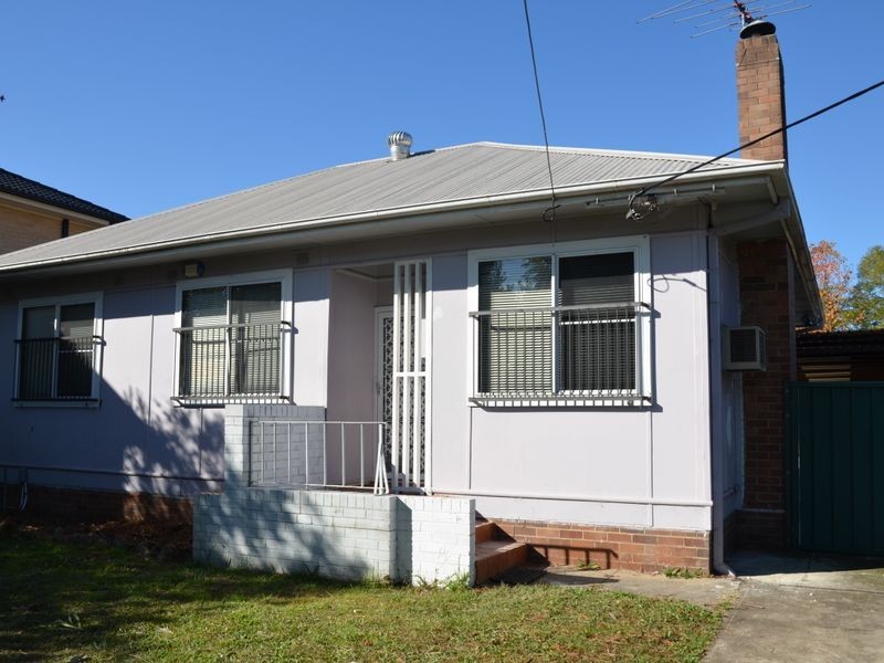 3 Ballandella Rd, Toongabbie NSW 2146