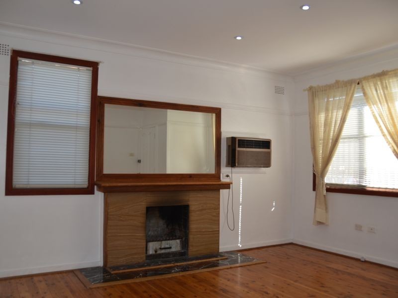 3 Ballandella Rd, Toongabbie NSW 2146