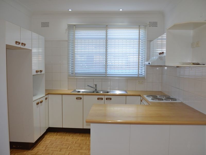 3 Ballandella Rd, Toongabbie NSW 2146