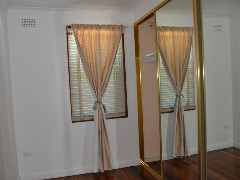3 Ballandella Rd, Toongabbie NSW 2146