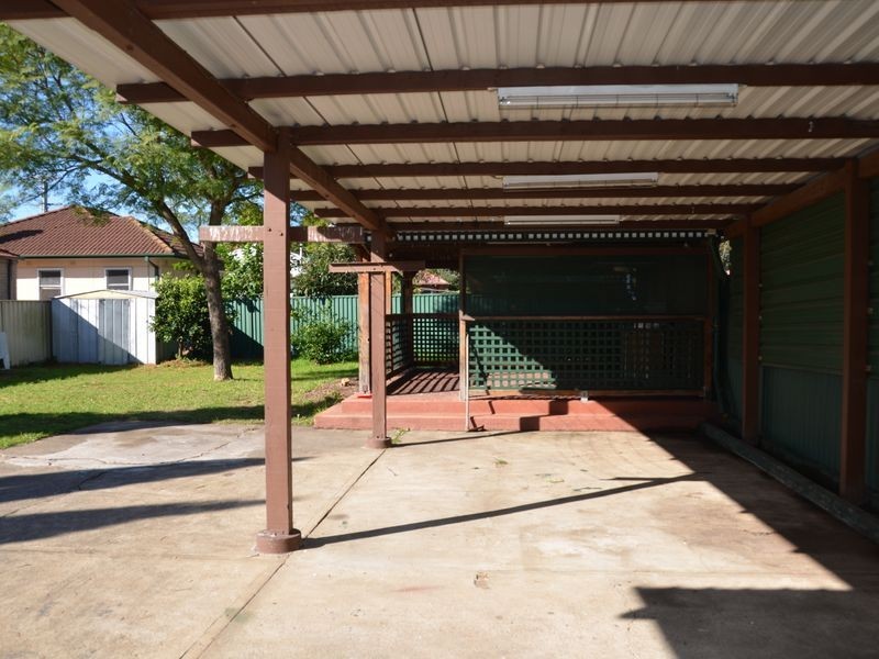 3 Ballandella Rd, Toongabbie NSW 2146