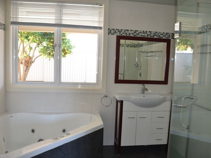 9 Marcia Street, Toongabbie NSW 2146