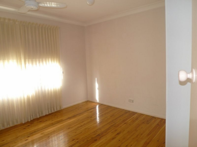 6 Greenmeadows Crescent, Toongabbie NSW 2146