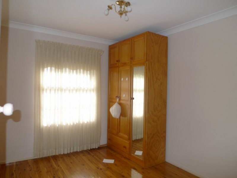 6 Greenmeadows Crescent, Toongabbie NSW 2146