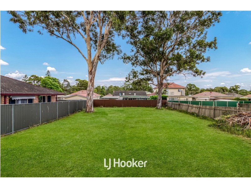 86 Ballandella Road, Toongabbie NSW 2146