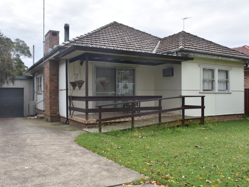 6 Wyena Road, Pendle Hill NSW 2145