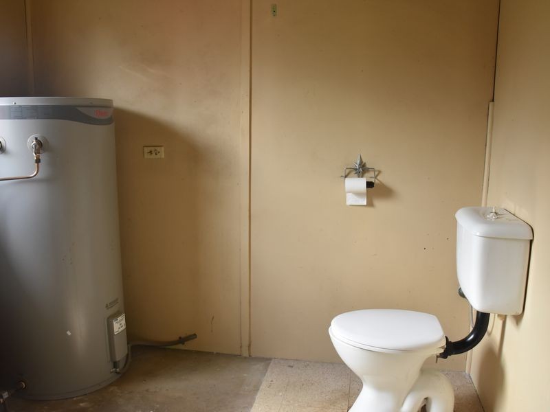 6 Wyena Road, Pendle Hill NSW 2145