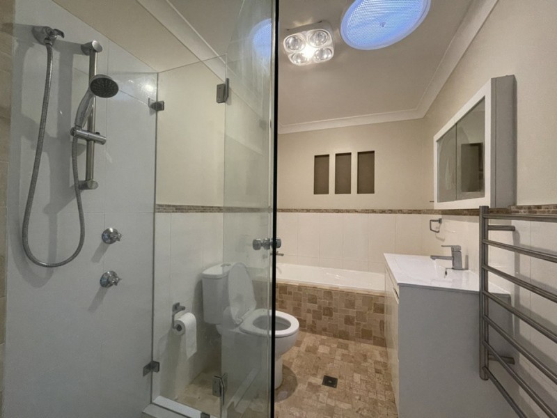 8/27 Ballandella Road, Toongabbie NSW 2146